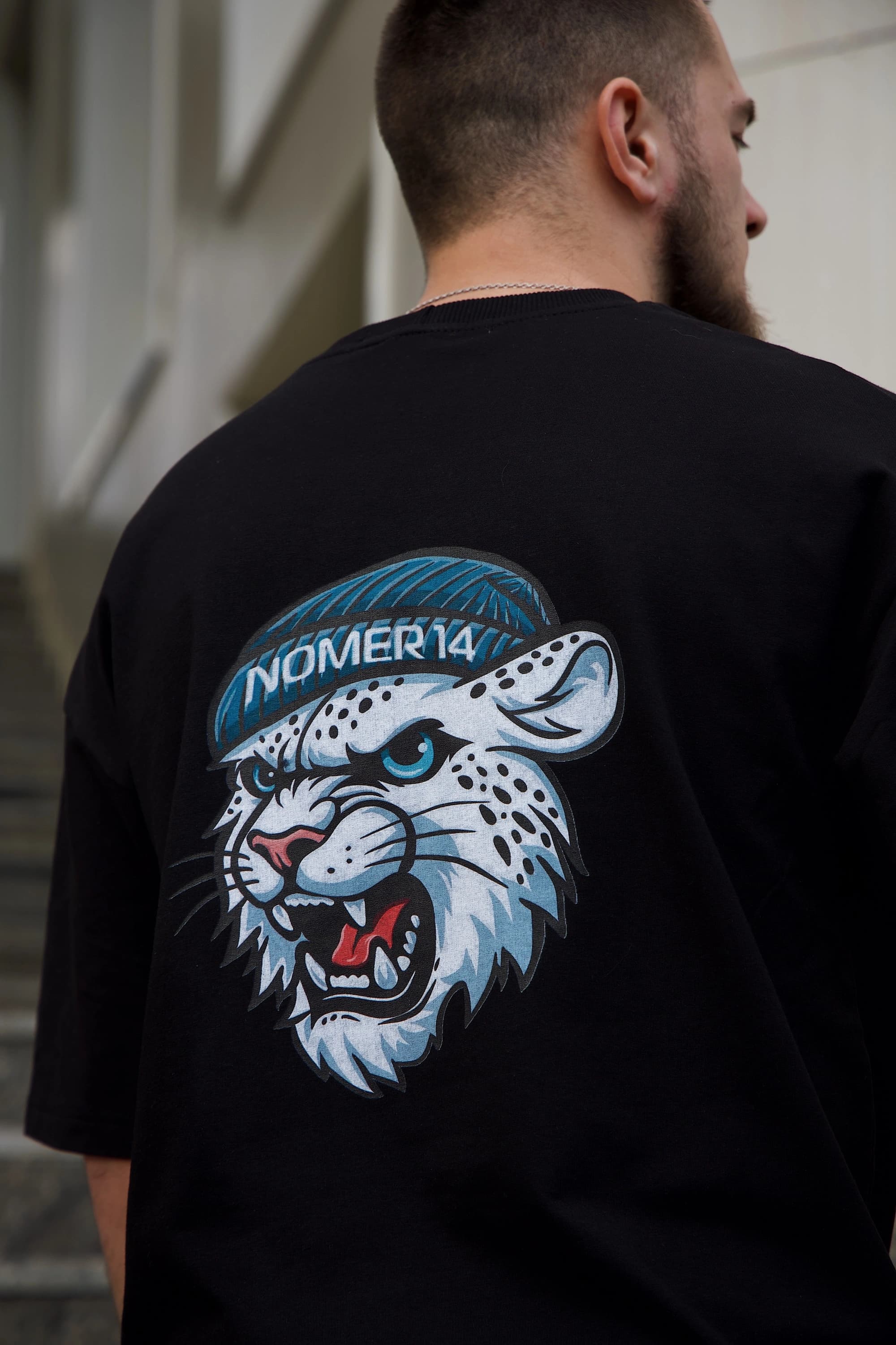 Чорна футболка