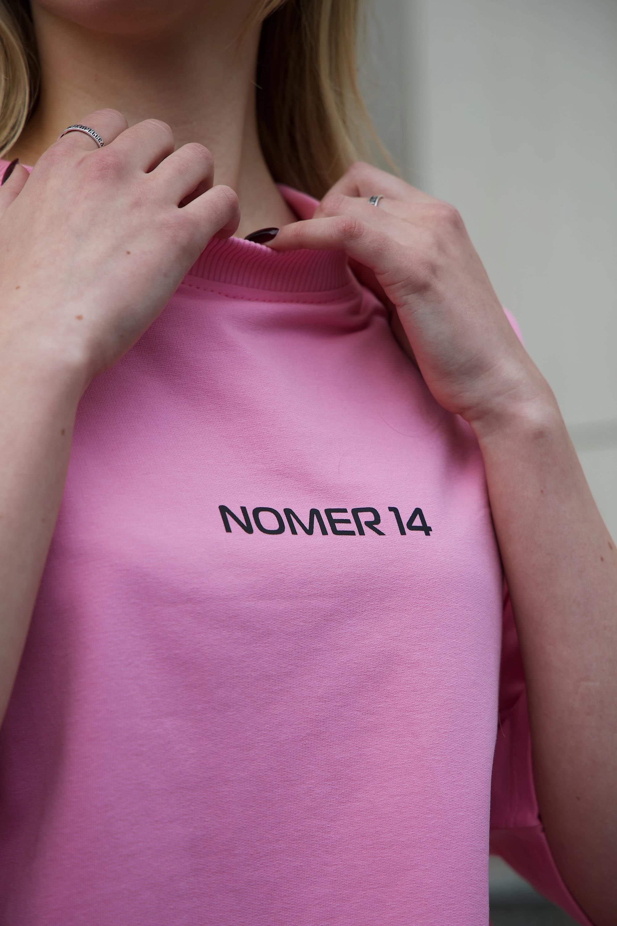 Рожева футболка